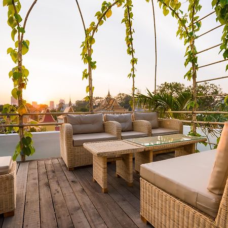 Palace Gate Hotel & Resort By Ehm Пном Пен Екстериор снимка Rooftop bar in Bangkok