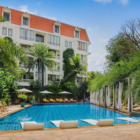 Palace Gate Hotel & Resort By Ehm Пном Пен Екстериор снимка The Royal