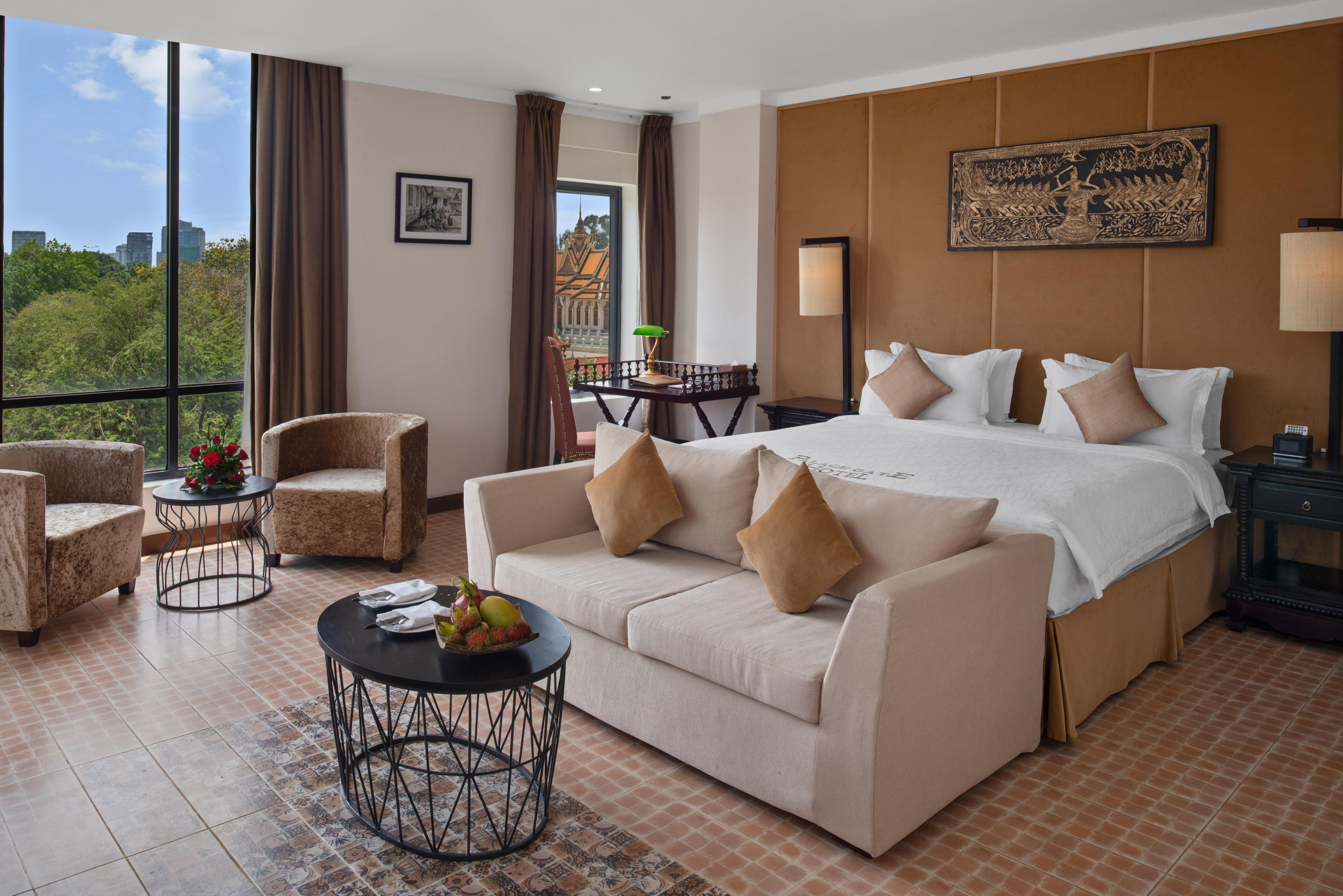 Palace Gate Hotel & Resort By Ehm Пном Пен Екстериор снимка Deluxe Suite