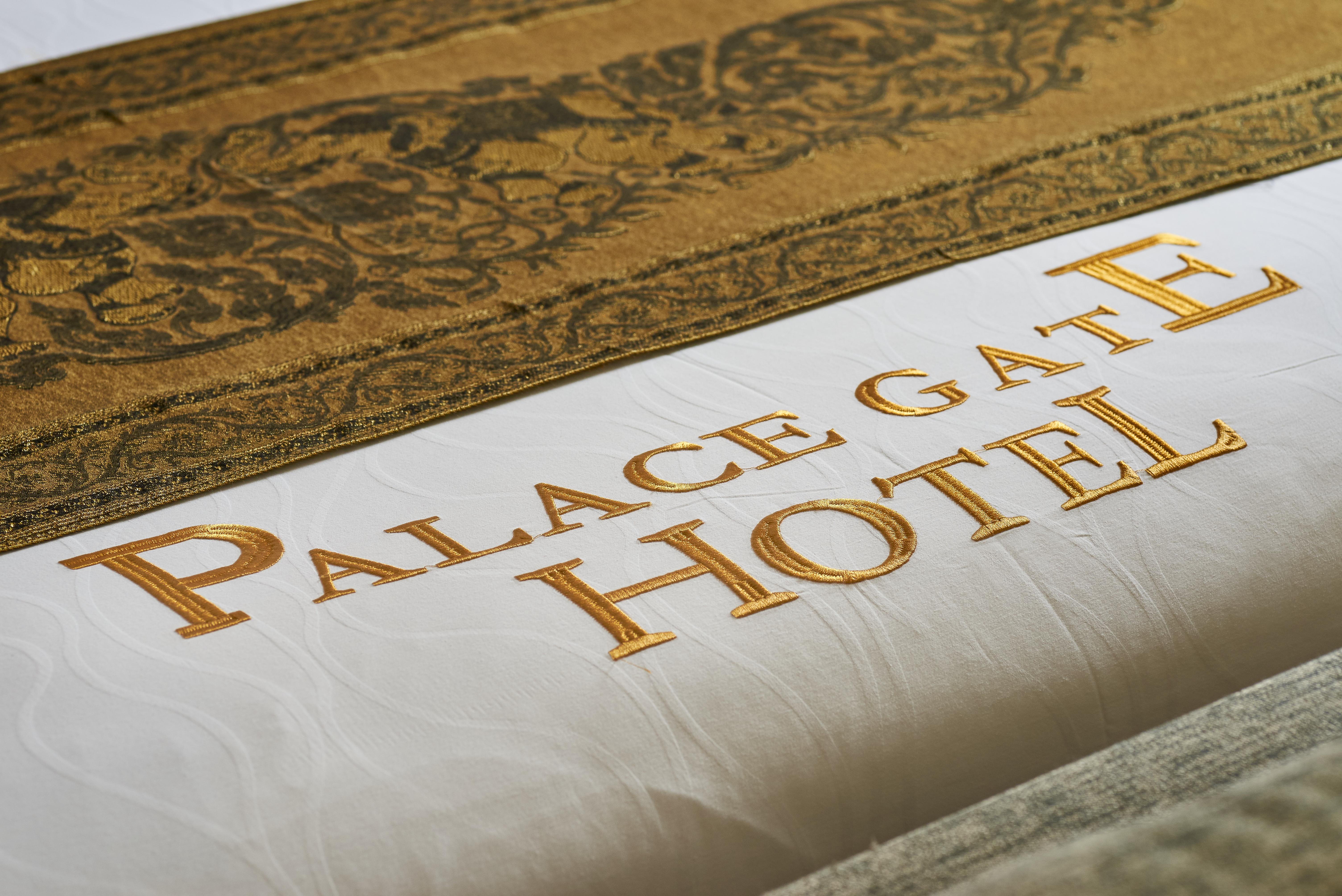 Palace Gate Hotel & Resort By Ehm Пном Пен Екстериор снимка Gold leaf used for a hotel menu