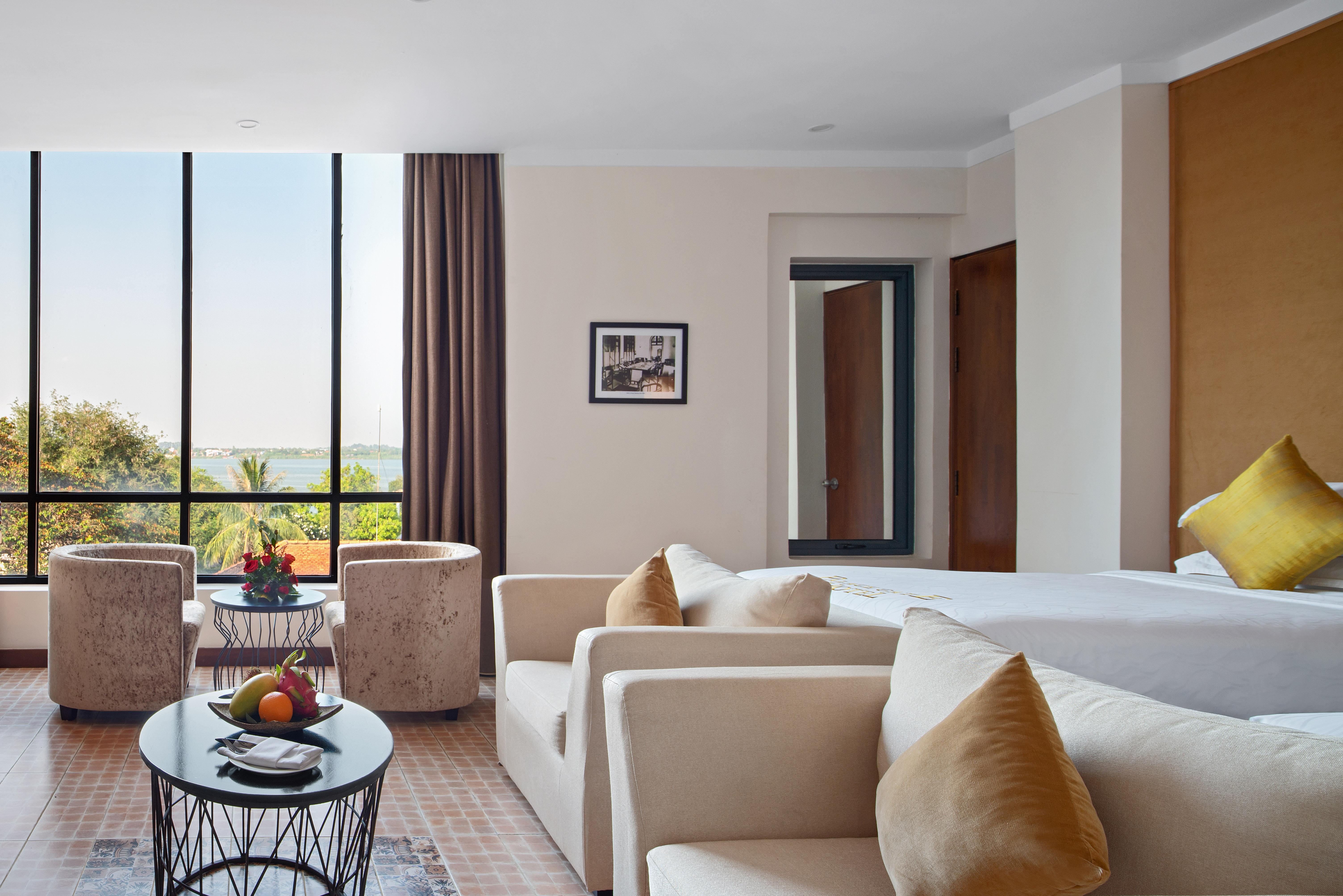 Palace Gate Hotel & Resort By Ehm Пном Пен Екстериор снимка Suite room