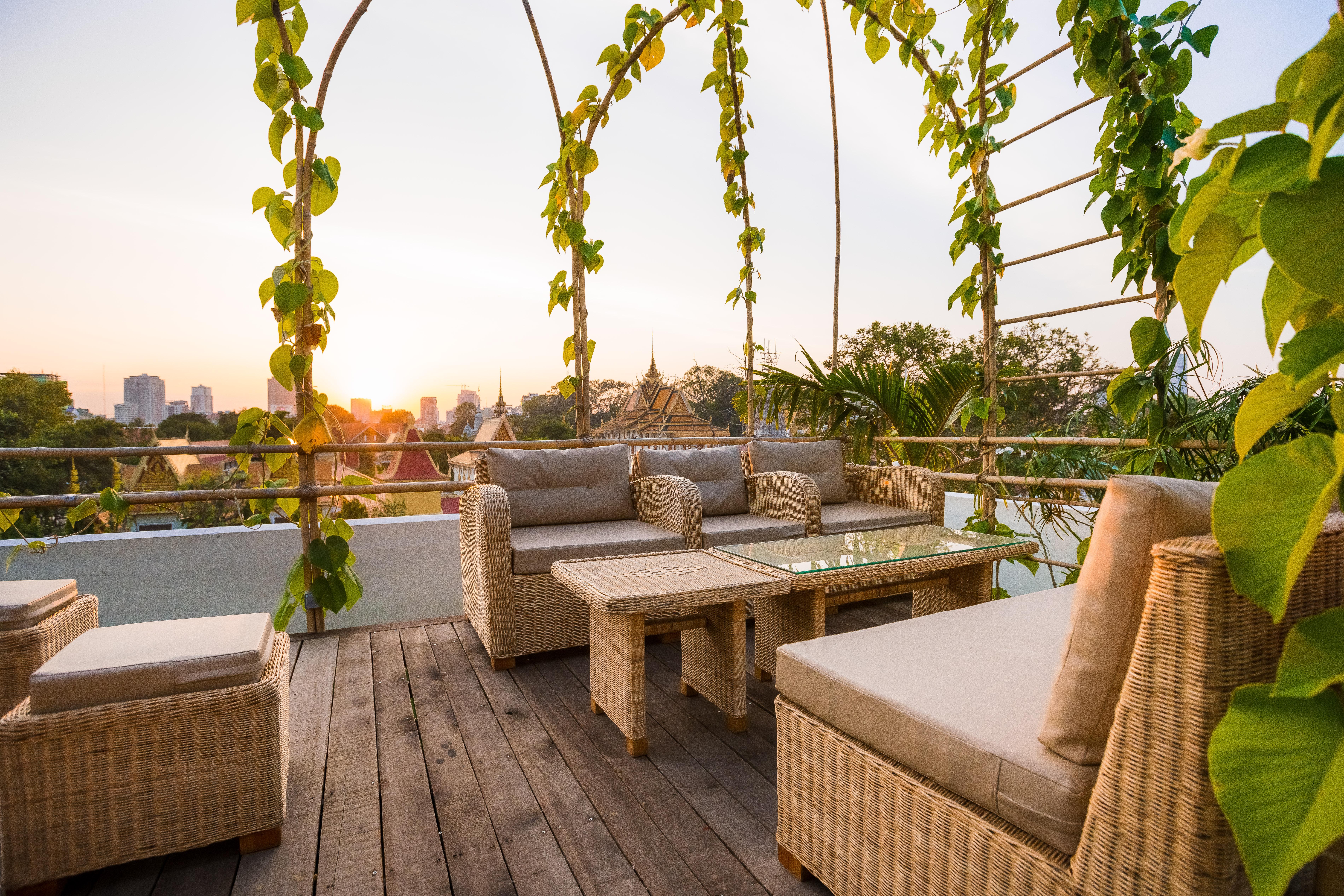 Palace Gate Hotel & Resort By Ehm Пном Пен Екстериор снимка Rooftop bar in Bangkok