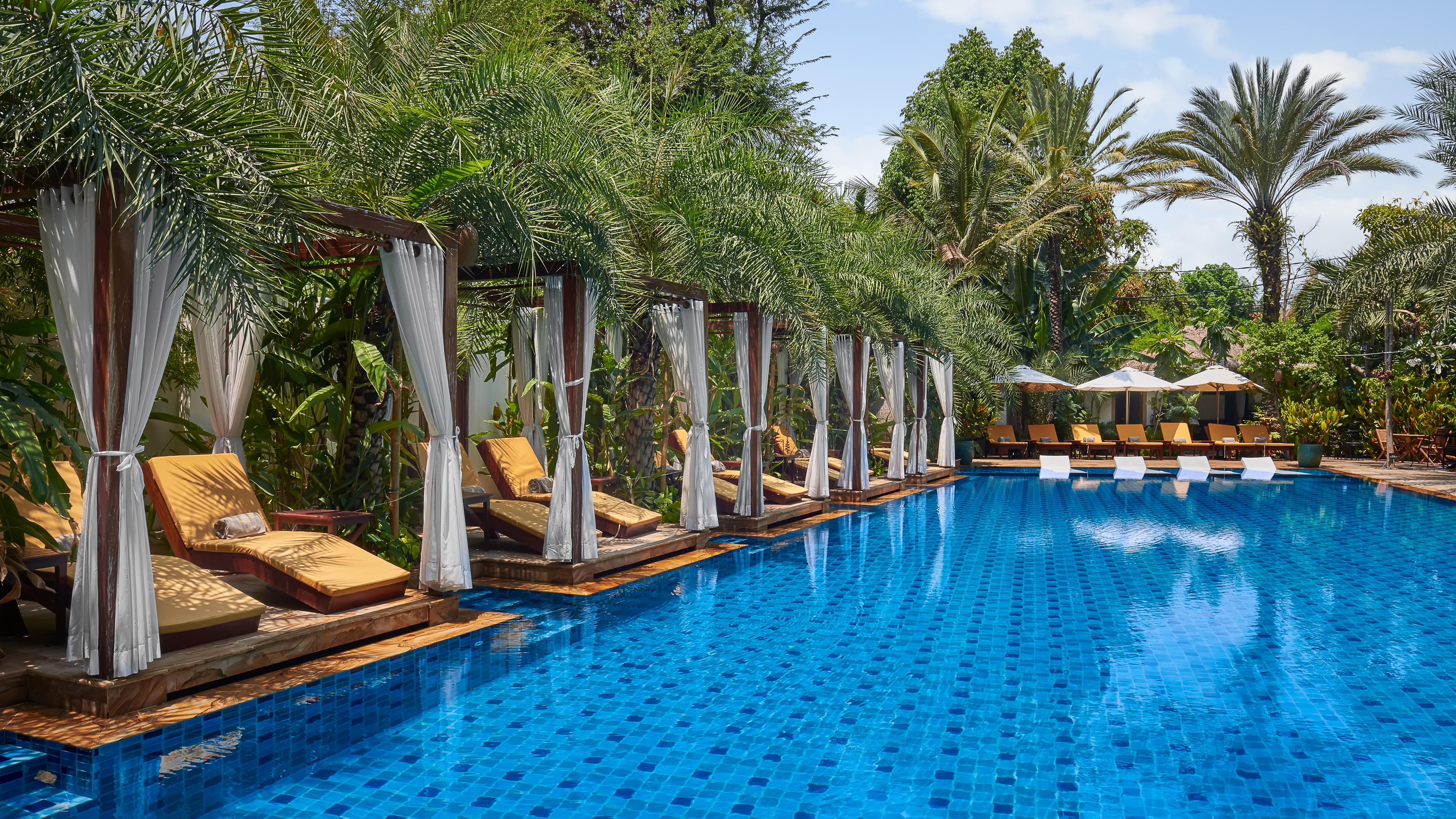 Palace Gate Hotel & Resort By Ehm Пном Пен Екстериор снимка The swimming pool at the hotel