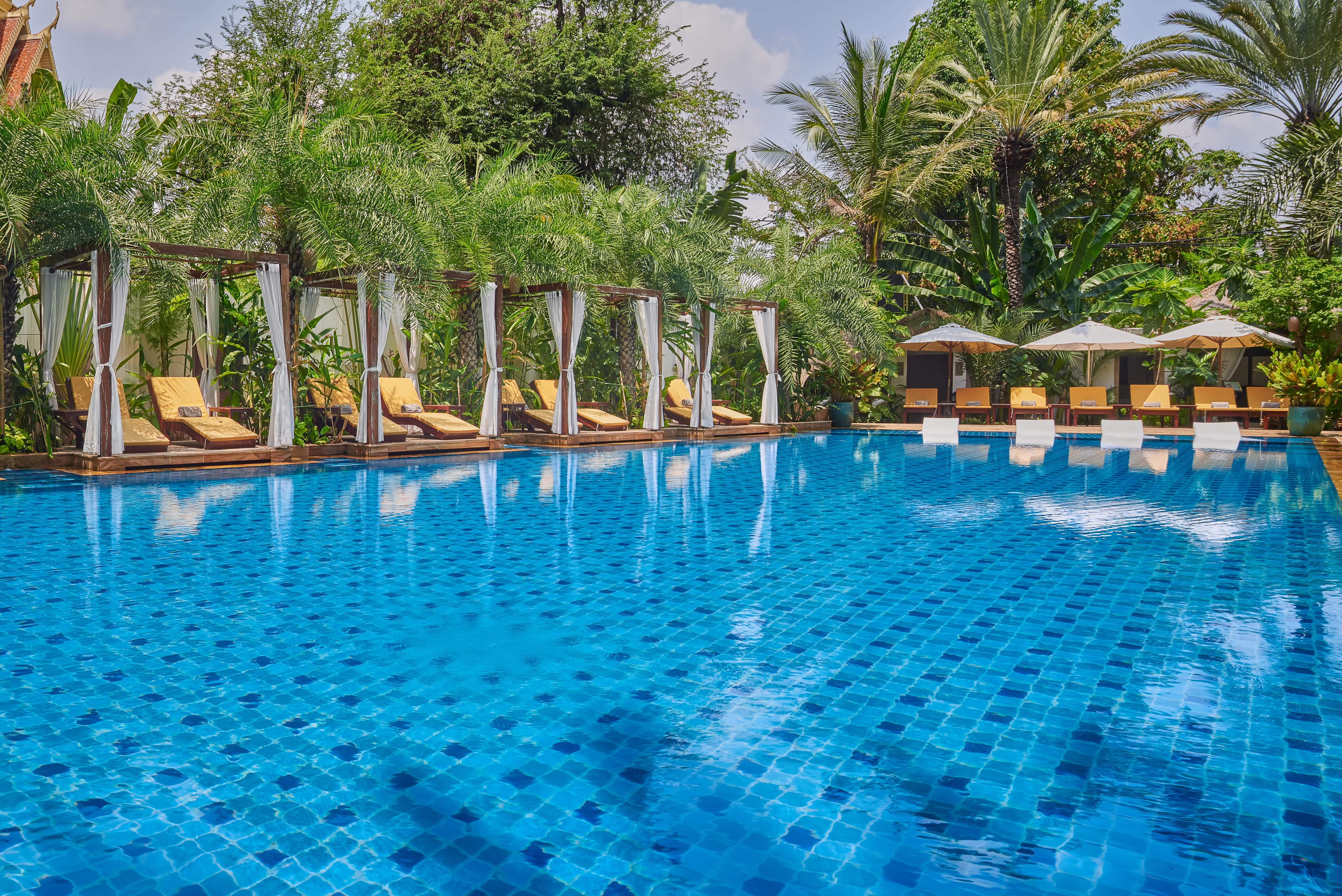 Palace Gate Hotel & Resort By Ehm Пном Пен Екстериор снимка The swimming pool at the hotel