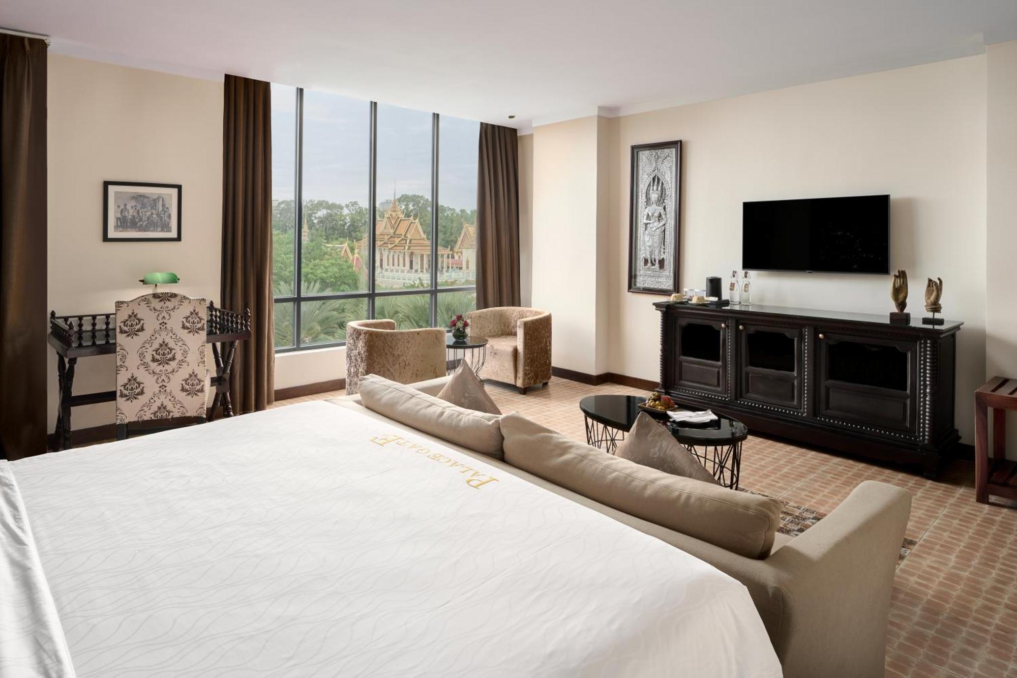 Palace Gate Hotel & Resort By Ehm Пном Пен Екстериор снимка A suite at the hotel