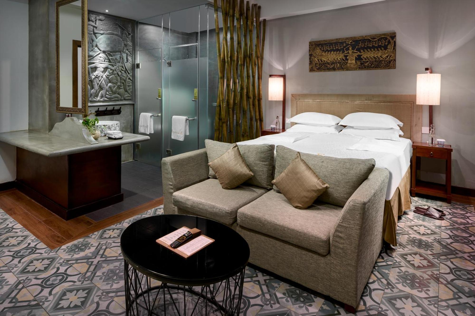 Palace Gate Hotel & Resort By Ehm Пном Пен Екстериор снимка A room at the hotel