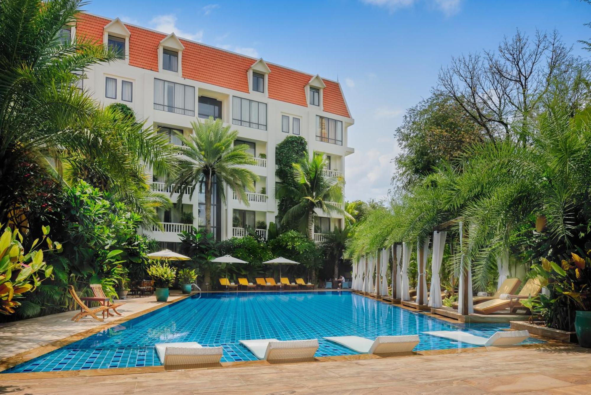 Palace Gate Hotel & Resort By Ehm Пном Пен Екстериор снимка The Royal
