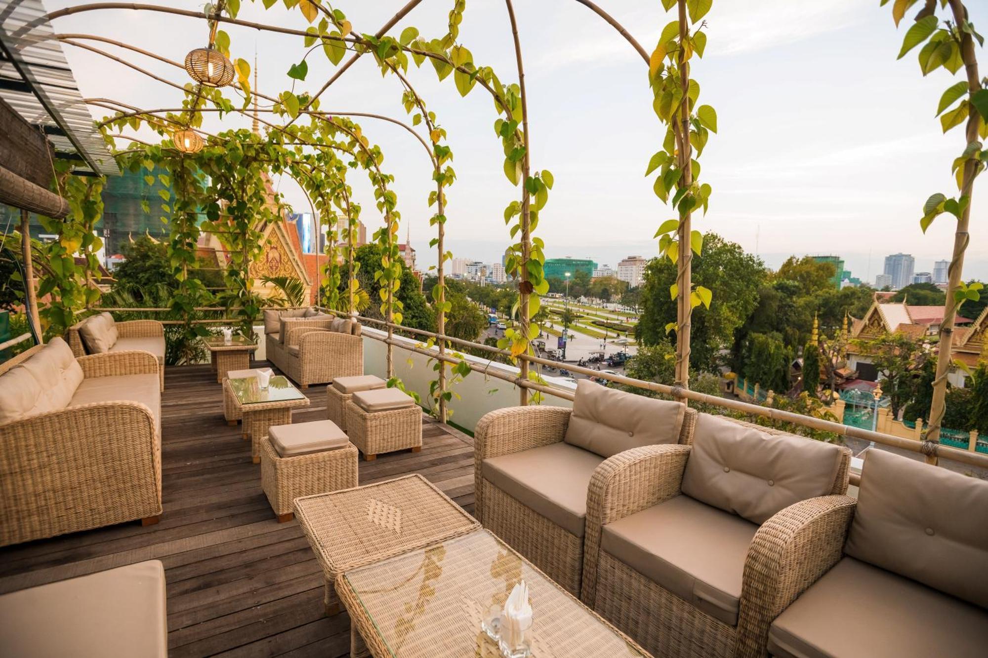 Palace Gate Hotel & Resort By Ehm Пном Пен Екстериор снимка Rooftop bar at the hotel