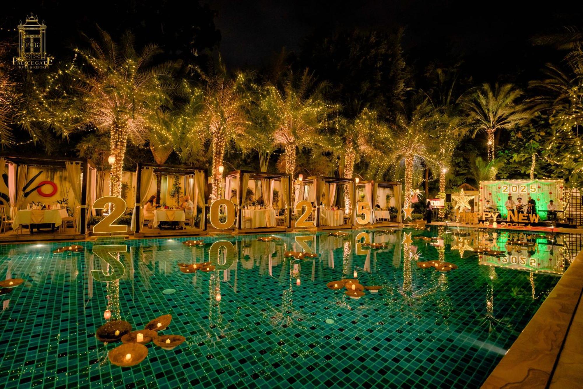 Palace Gate Hotel & Resort By Ehm Пном Пен Екстериор снимка The pool at the Royal Pool Bar