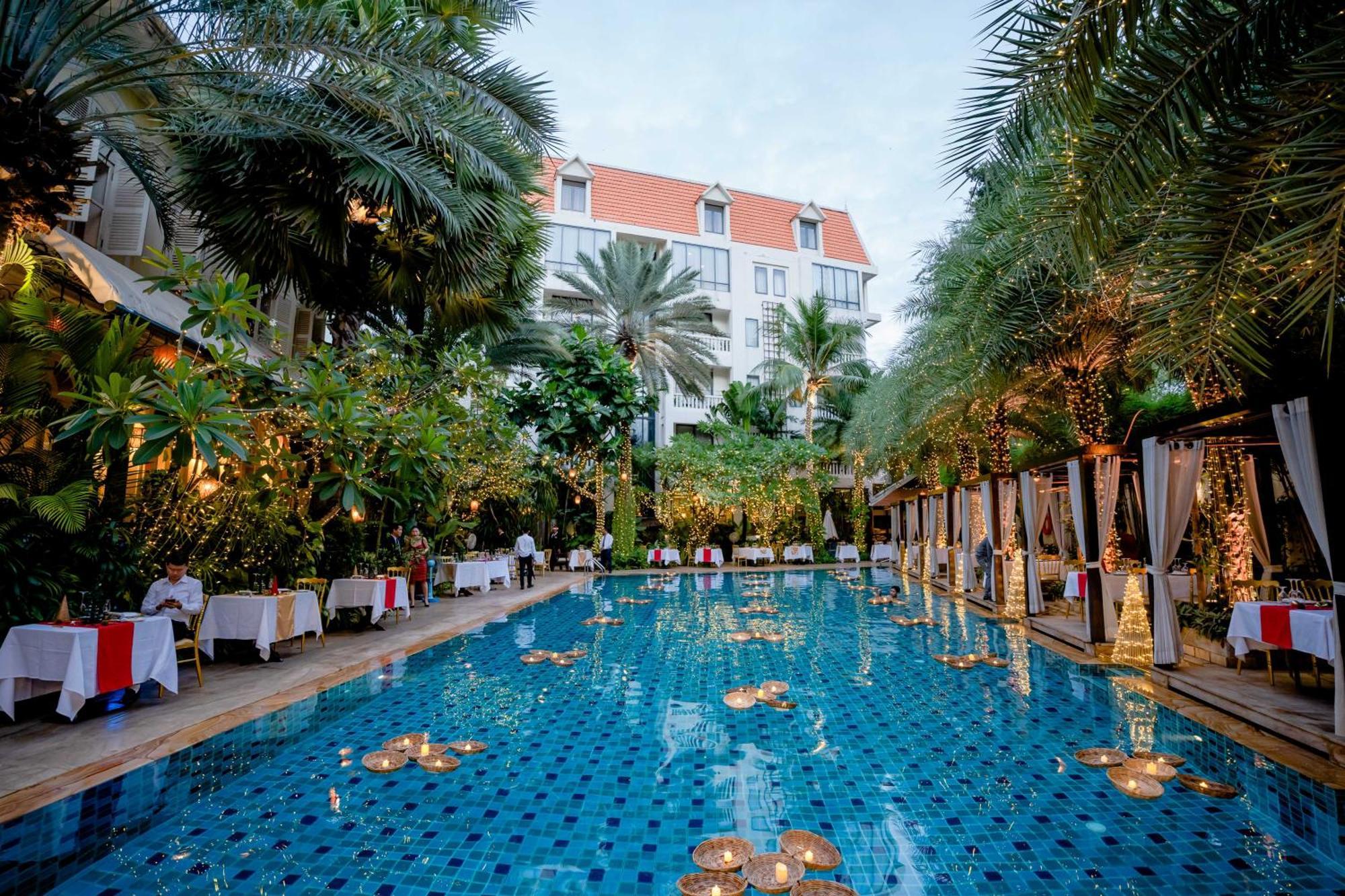 Palace Gate Hotel & Resort By Ehm Пном Пен Екстериор снимка The River Pool at The River