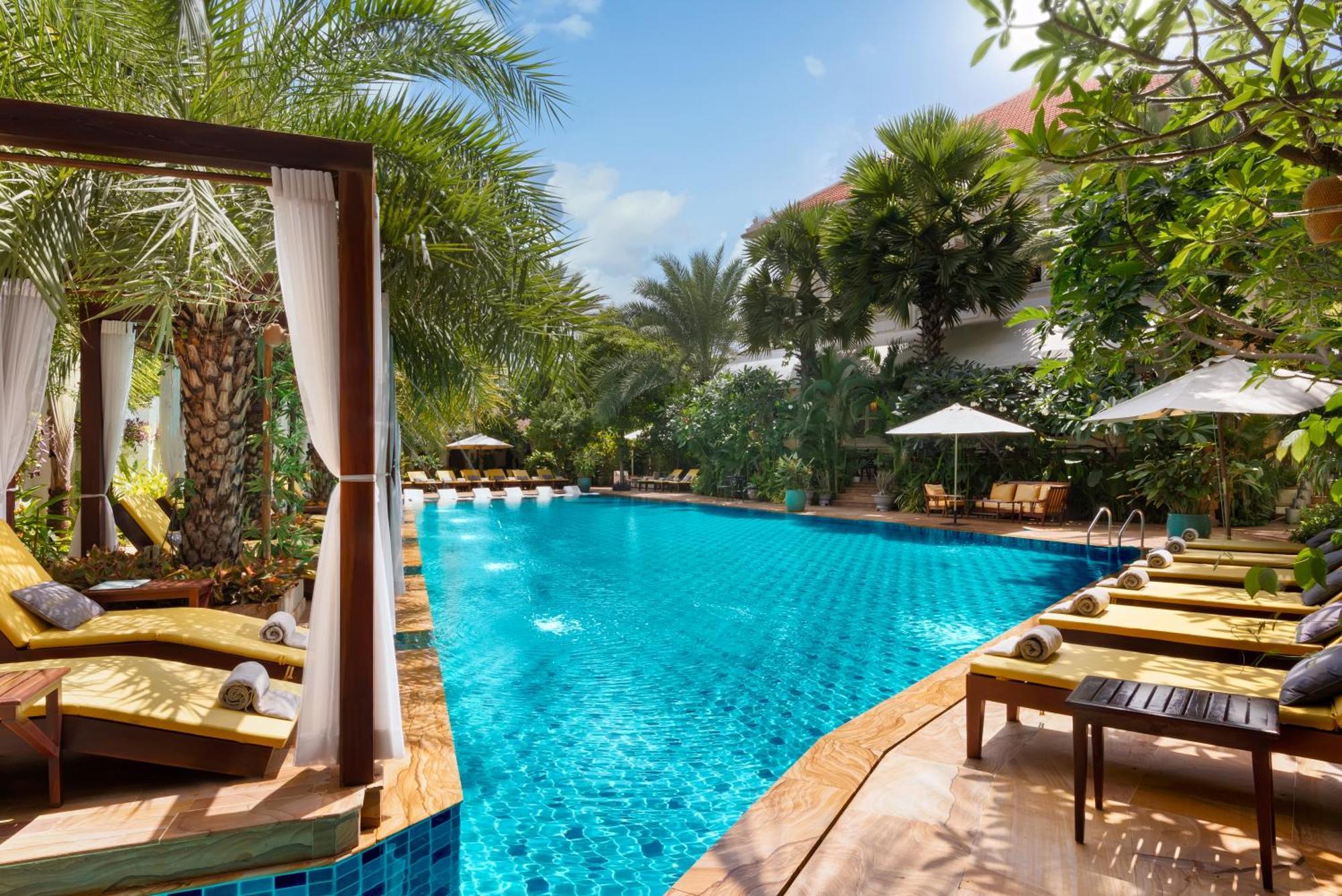 Palace Gate Hotel & Resort By Ehm Пном Пен Екстериор снимка The pool at The Oberoi, Mumbai